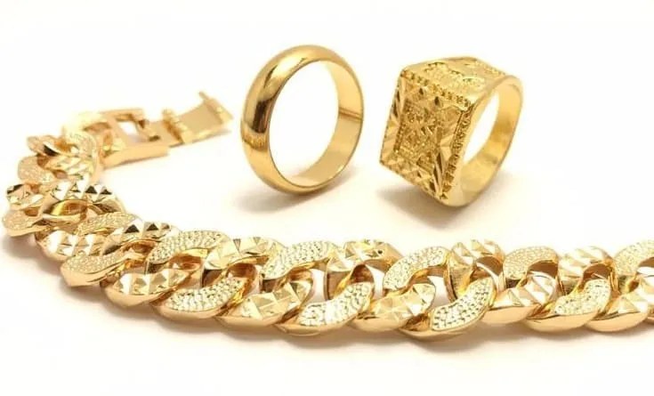 Vàng non 10K có nhiều mẫu mã đẹp được rao bán trên thị trường